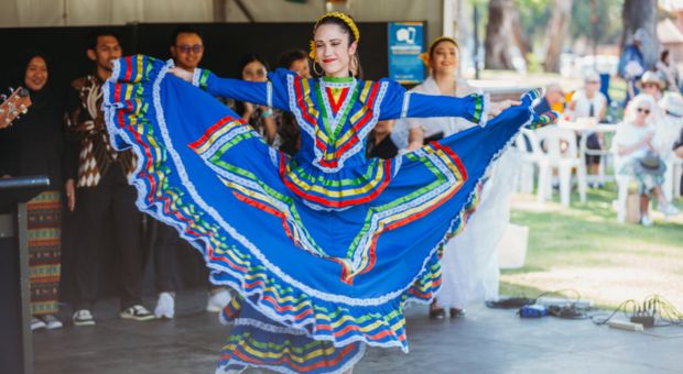 lady dancing on stage at Fiesta La Peel 2023